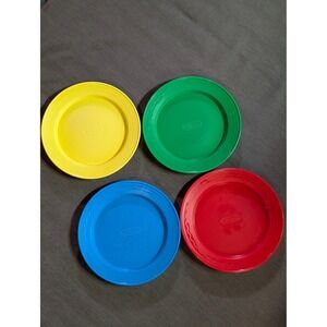 Rare Crayola Plastic Dinner Plates Set 4 Red Blue Green Yellow 9 Inch Kids 2010